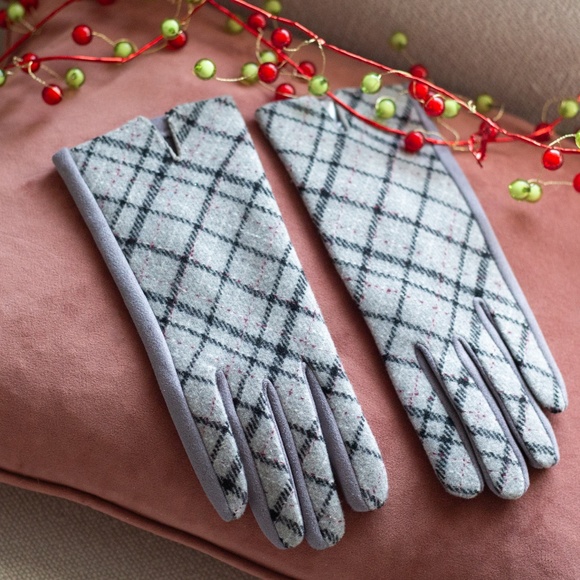 NWT Women's Plaid Gloves Text Touchscreen Gray Black Tartan Check Classic - Picture 3 of 6